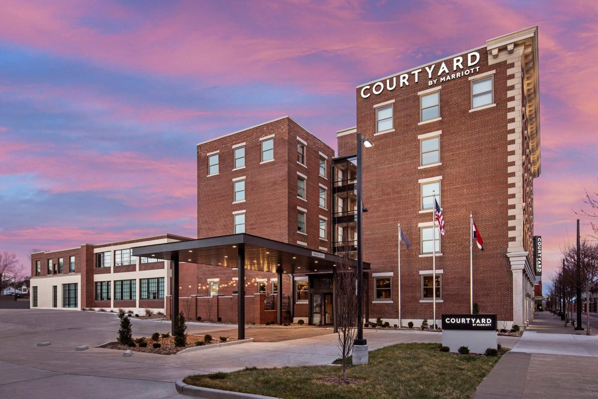Courtyard By Marriott Cape Girardeau Downtown Exterior foto